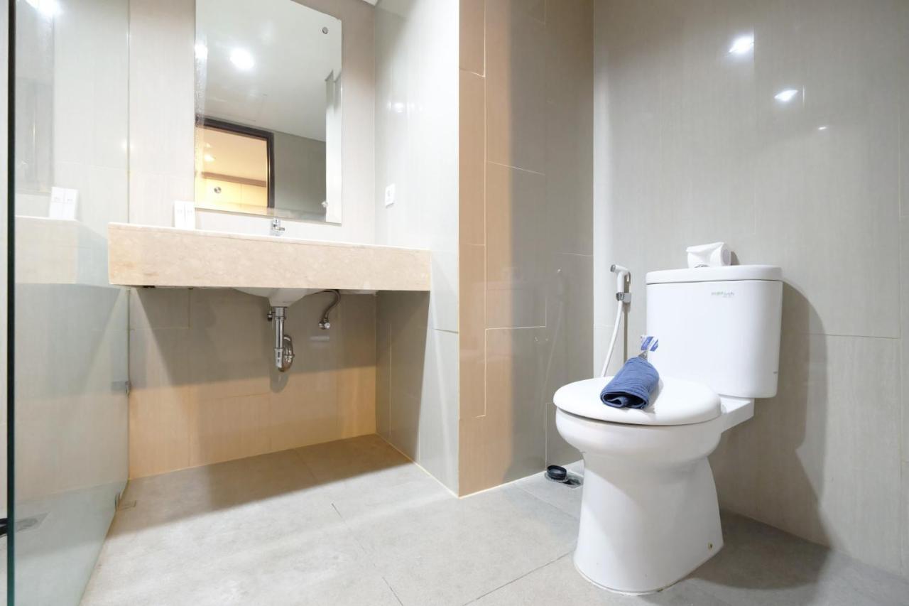 Price Minimalist At The H By Travelio Jakarta